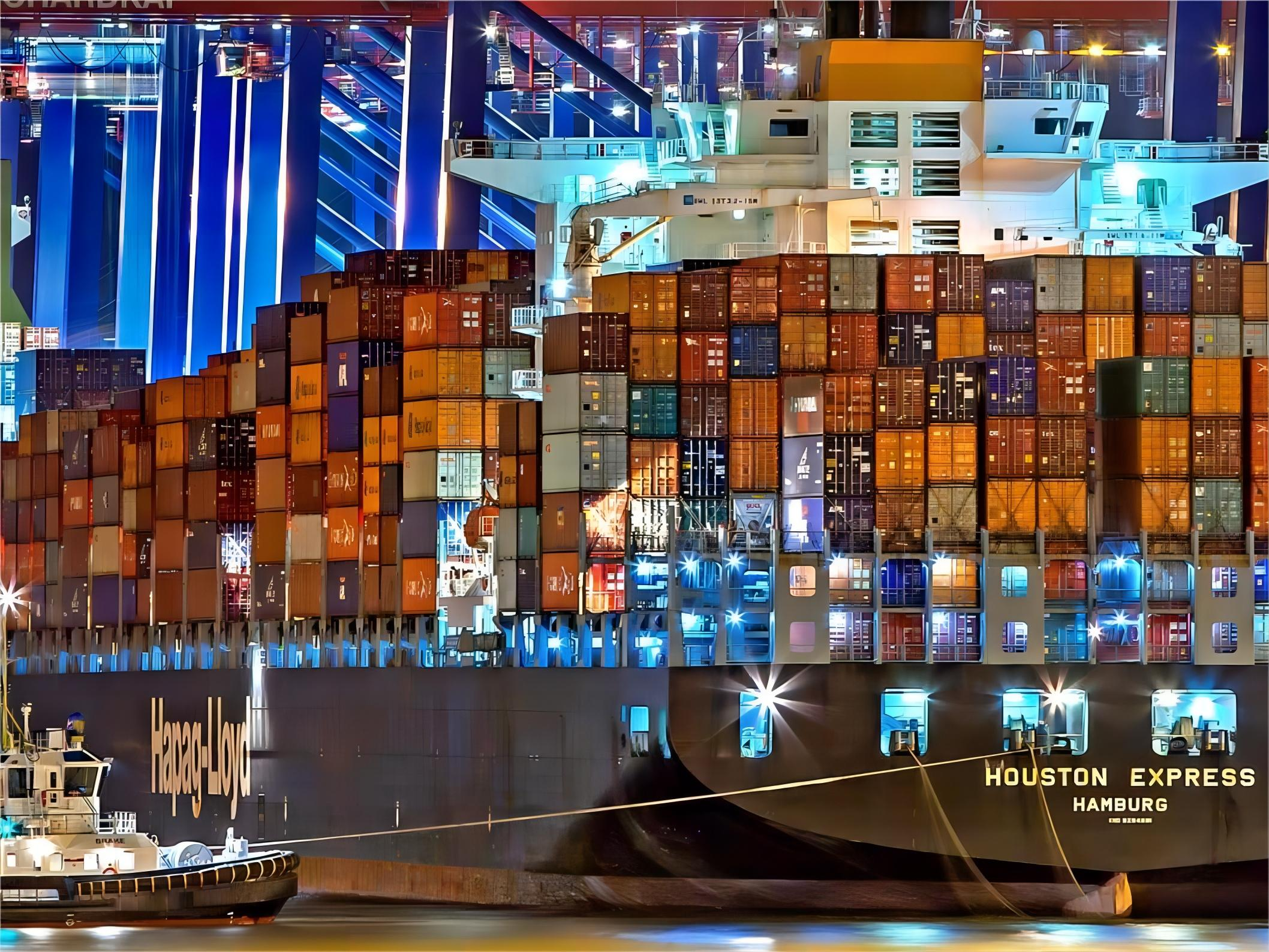 Comparison of sea and air freight logistics